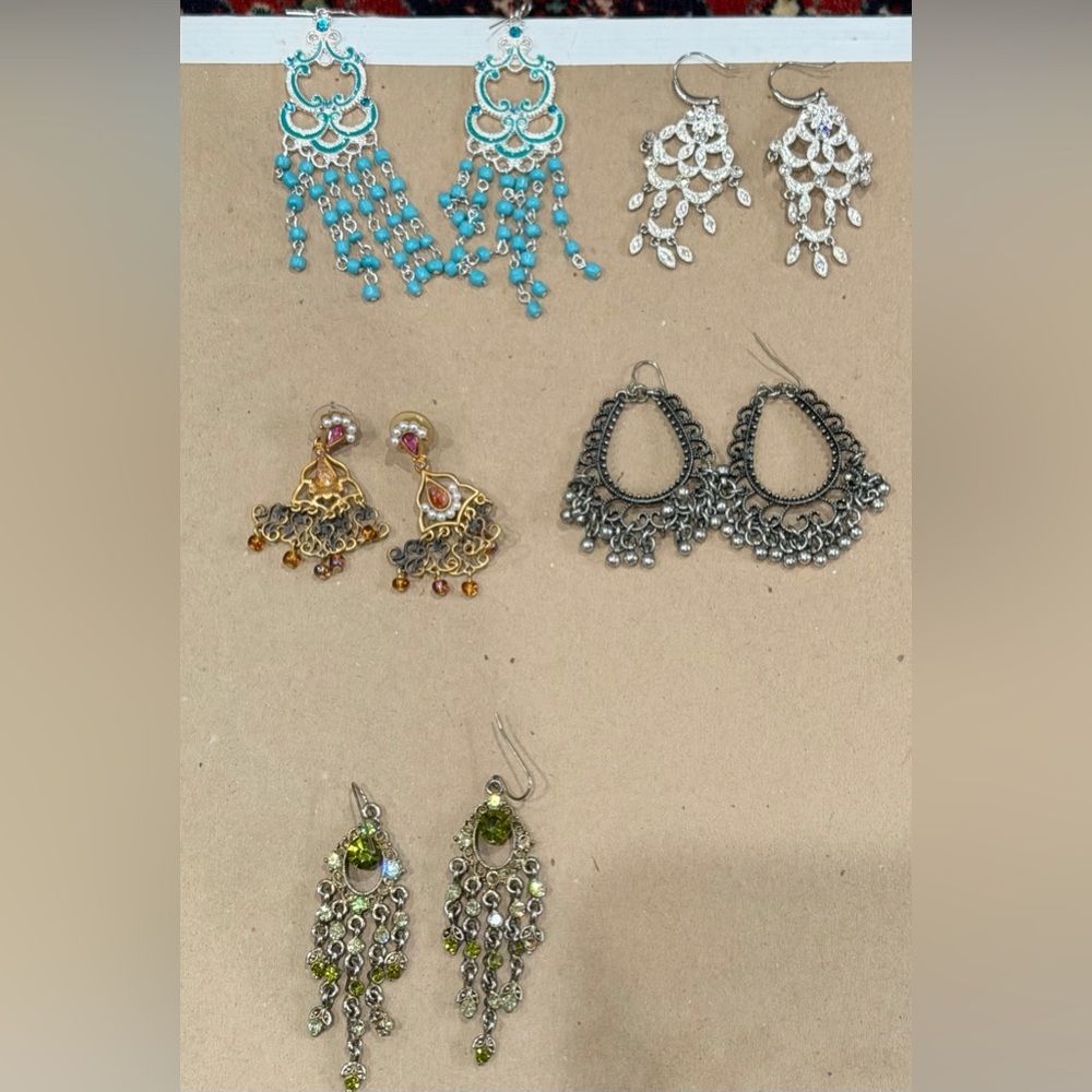 BUNDLE OF 5 PAIRS OF VINTAGE EARRINGS.